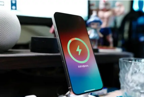 长清苹果15换屏服务分享用什么充电器给iPhone15充电更好 
